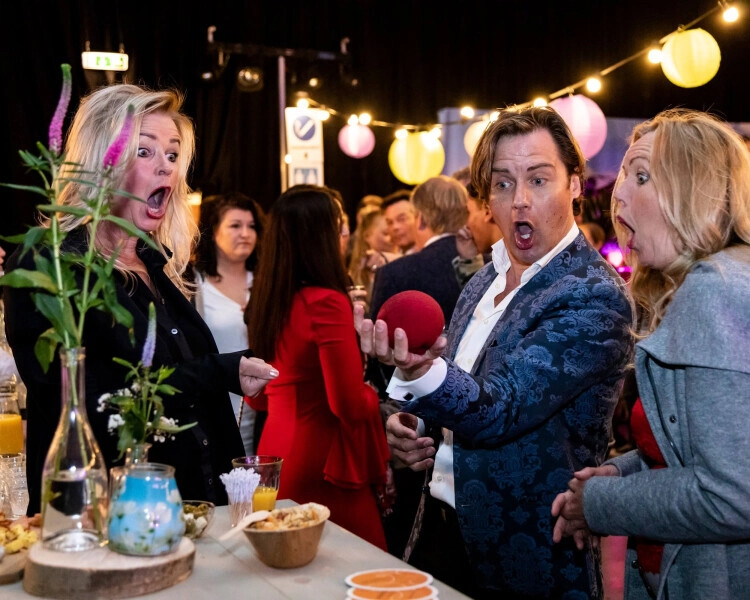 amusement tijdens het kerstevenement of kerstfeest op eigen locatie