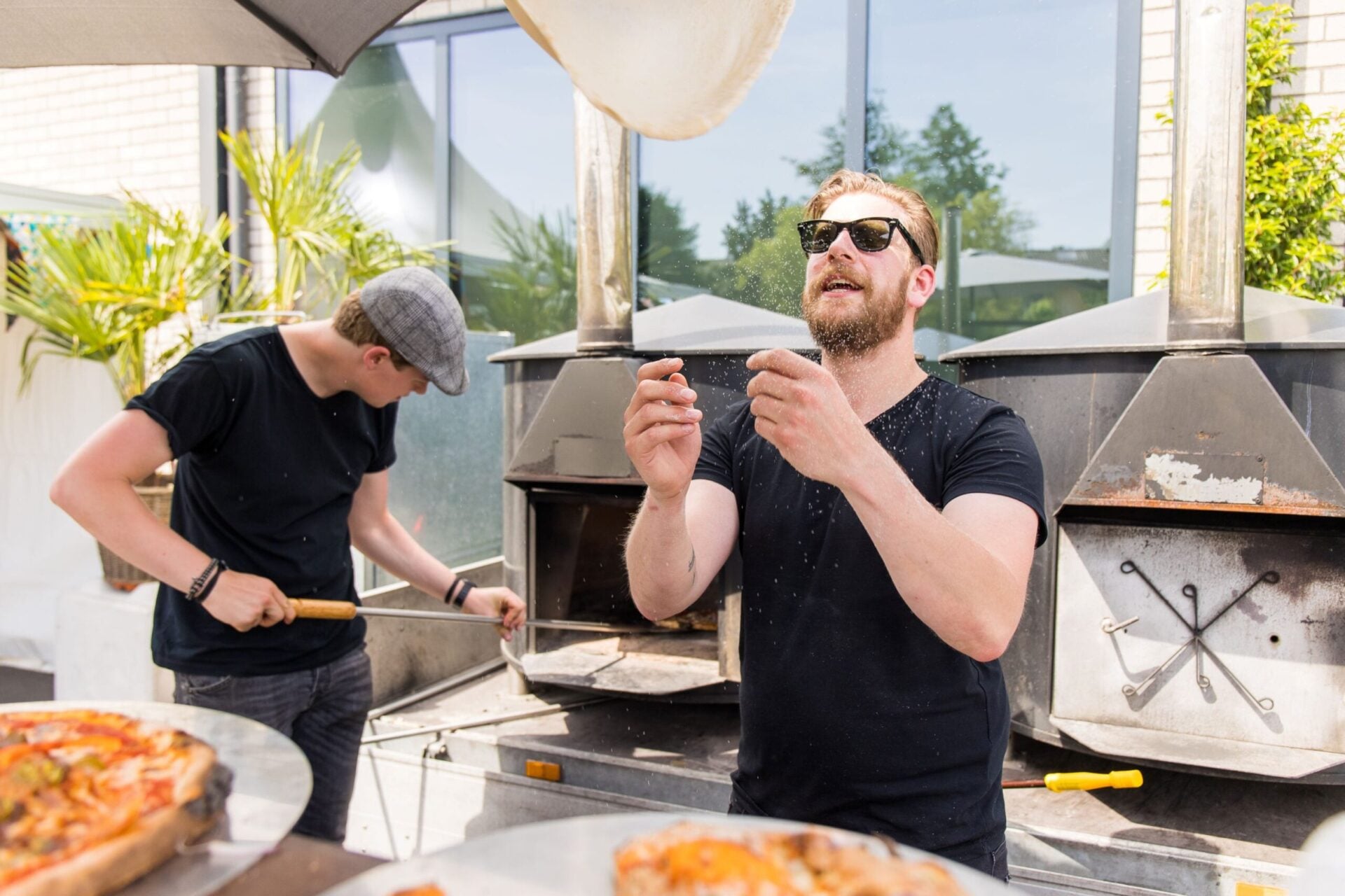 pizzabakken tijdens een foodtruck festival organiseren voor bedrijven - totaalorganisatie door advance events