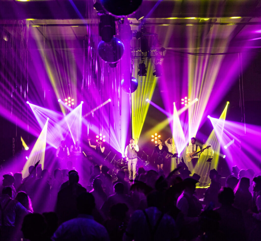 totaal organisatie van een bedrijfsjubileum door evenementenbureau advance events - jubileumfeest op eigen locatie