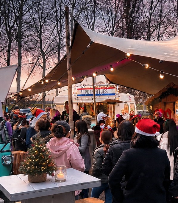 Kerstborrel op eigen locatie in festivalsfeer met winterse decoraties- catering en entertainment - evenement op het bedrijf - kerstborrel op het werk