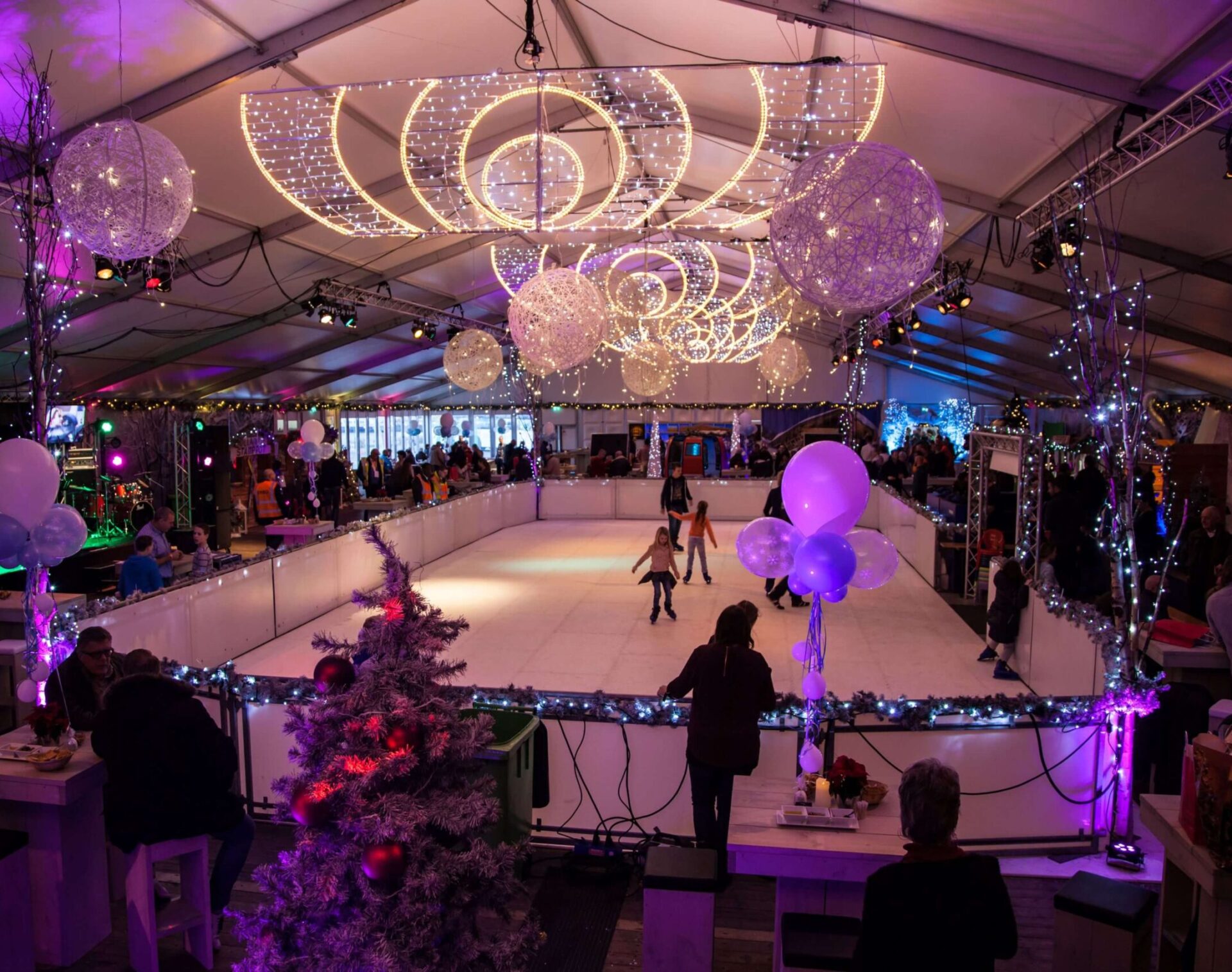 de leukste kerstevenementen personeel medewerker bedrijf zaak kerstfeest kerstborrel kerstfestival kerstevenement kerstevent evenementenbureau advance events schaatsbaan