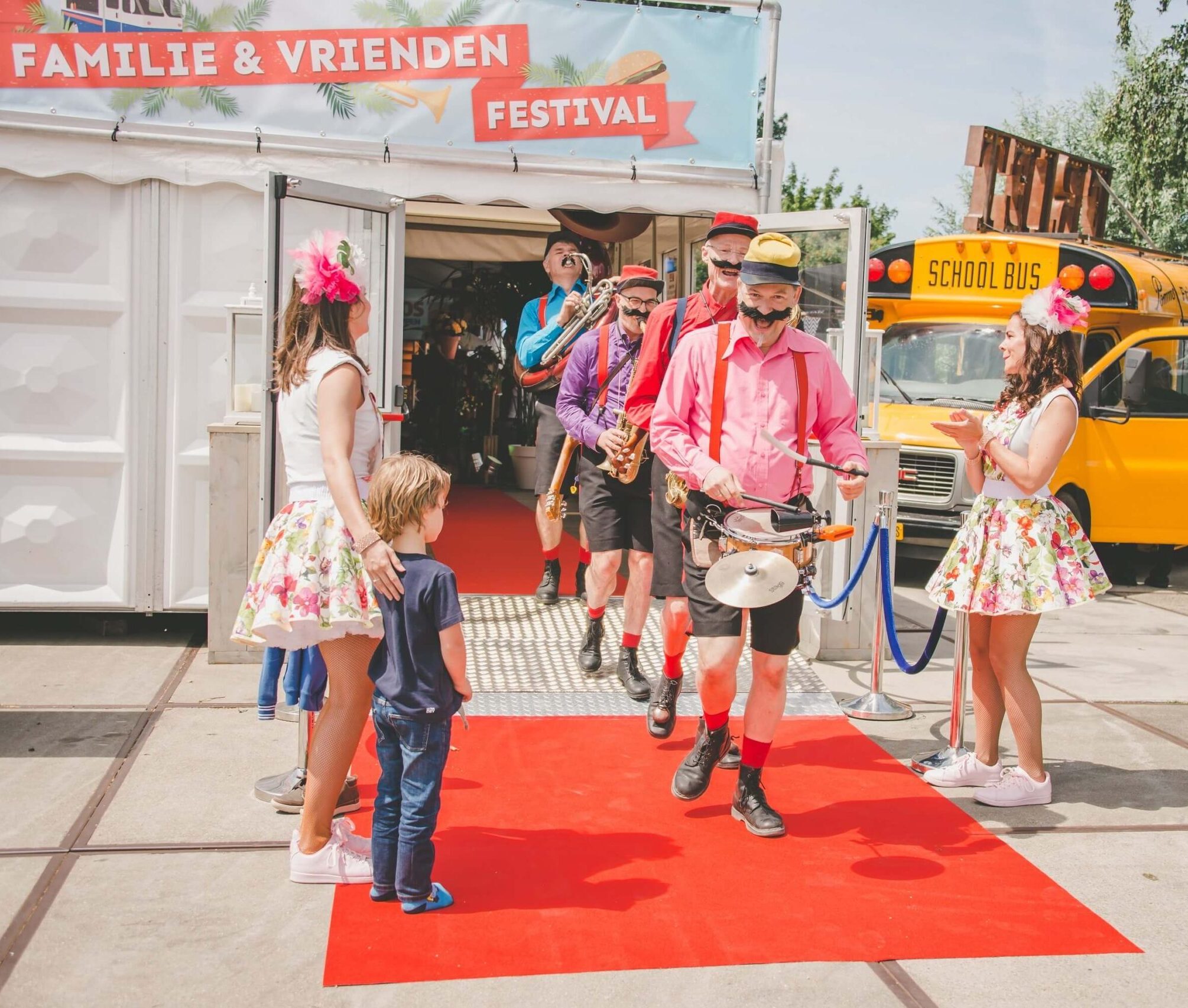 familiedag op eigen locatie organiseren partytent - 25 jarig jubileum bedrijf familiedag