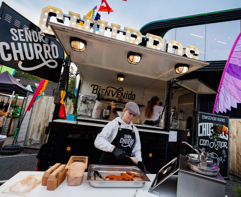 foodtruck festival organiseren - kies voor de churroz foodtruck als zoete lekkernij op jullie bedrijfsfestival op eigen locatie