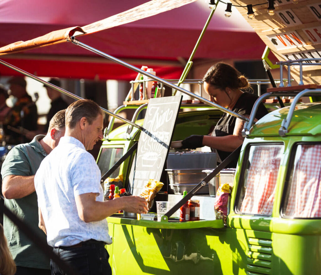 foodtruck festival organiseren met evenementenbureau advance events - verschillende foodtrucks met streetfood uit de hele wereld - ook vega - kopie