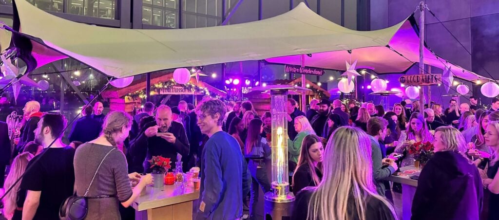 kerstborrel op eigen locatie organiseren- kerstborrel of winterborrel op het bedrijf of op het werk organiseren met advance events - header foto