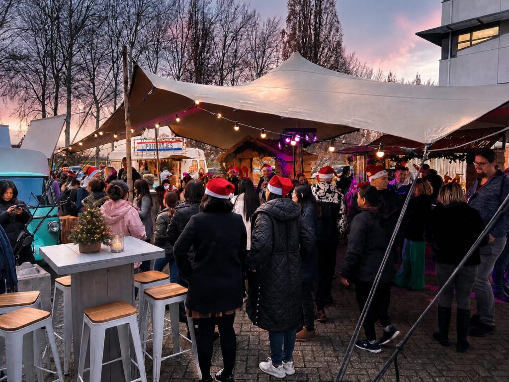 kerstfeest op het bedrijf met een kerstfestival op eigen locatie - het kerstfeest dat verrast- verbindt en motiveert