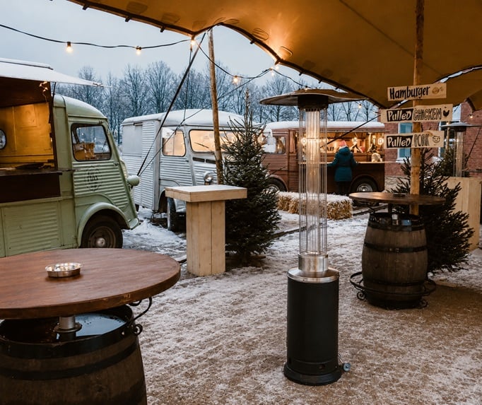 kerstmarkt of kerstfestival op het bedrijf met foodtrucks- stretchtent- streetfood en entertainment door Advance Events