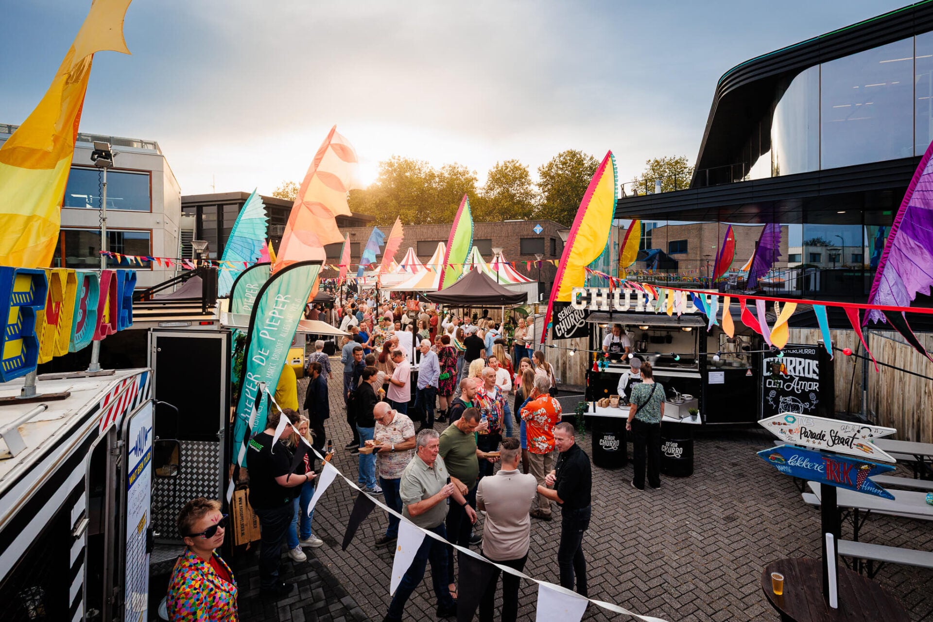 uniek en ludiek entertainment en amusement voor een bedrijfsfestival op eigen locatie