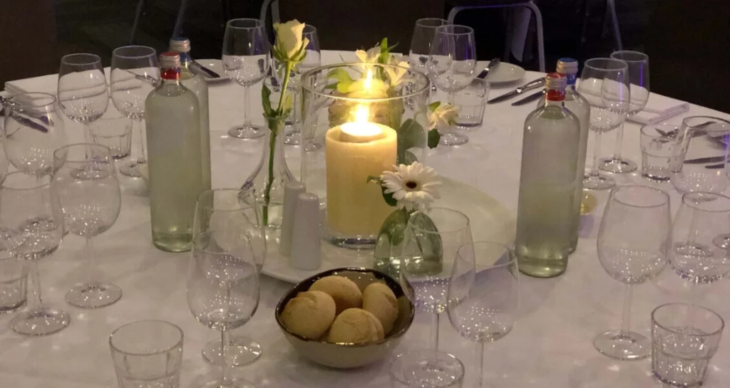 bedrijfsweekend personeelsweekend limburg feestavond diner kaarslicht personeelsfeest