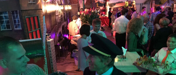 marflex-snijders-around-the-world-personeelsfeest-advance-events-piloot-kostuum