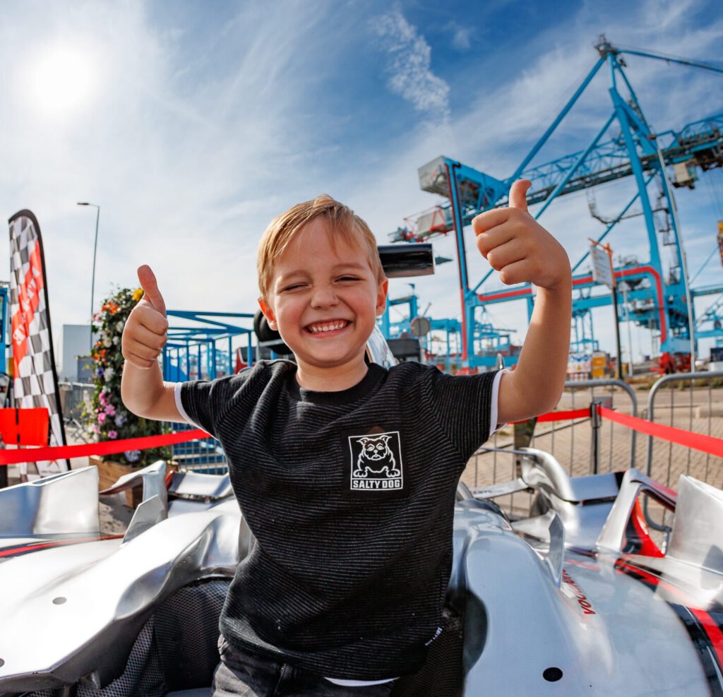 familiedag op eigen locatie met F1 amusement - entertainment voor jong en oud