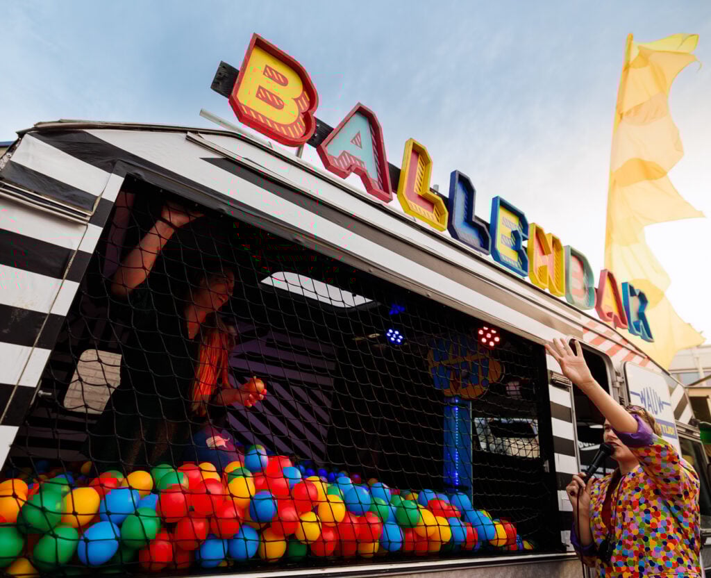 ballenbak camper tijdens een familiedag op eigen locatie 2026