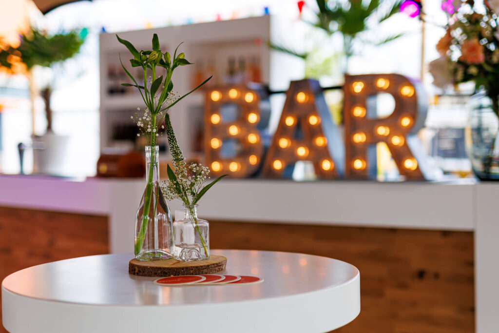 beachparty zomerfeest aan het strand voor personeel organiseren