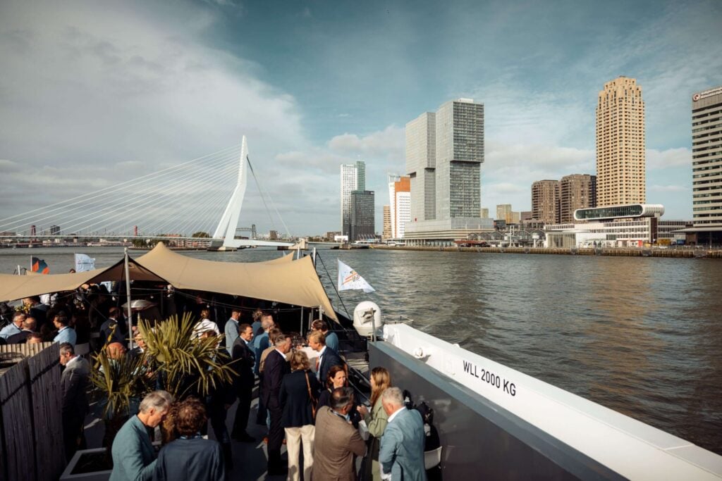 Jubileumfeest aan boord van een schip in de rotterdamse haven - advance events