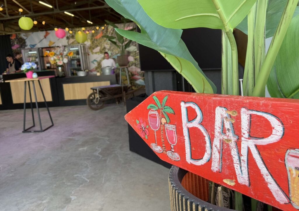 bar bier en foodtrucks - de ideale start van de bouwvak