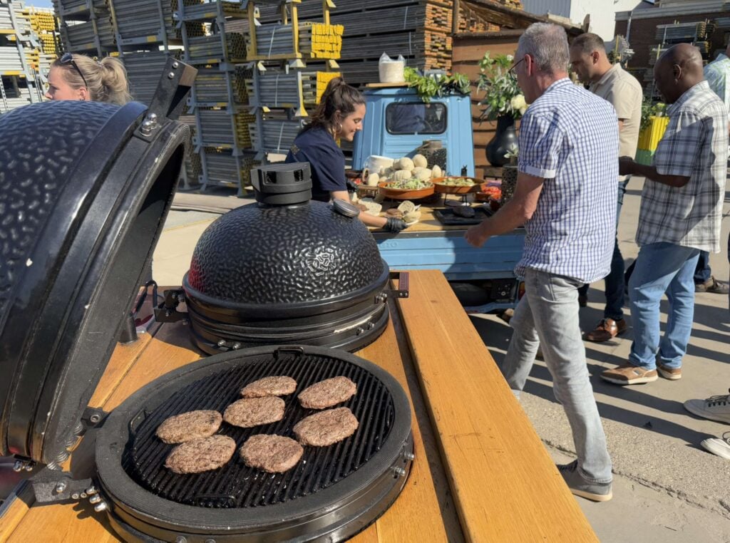 black bastard bbq tijdens foodtruck festival op het bedrijf
