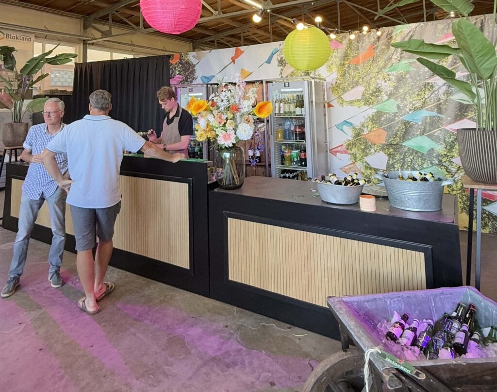 black-wood bar voor foodtruck festival of zomer bbq als start van de bouwvak