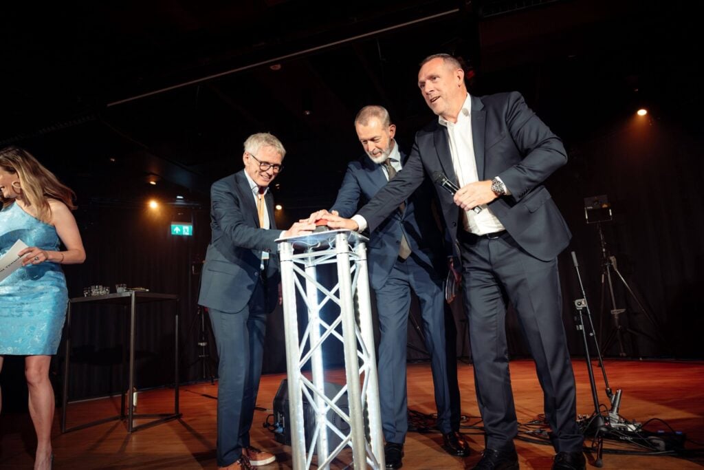 lasershow 10 jarig jubileum voor APM terminals maasvlakte 2