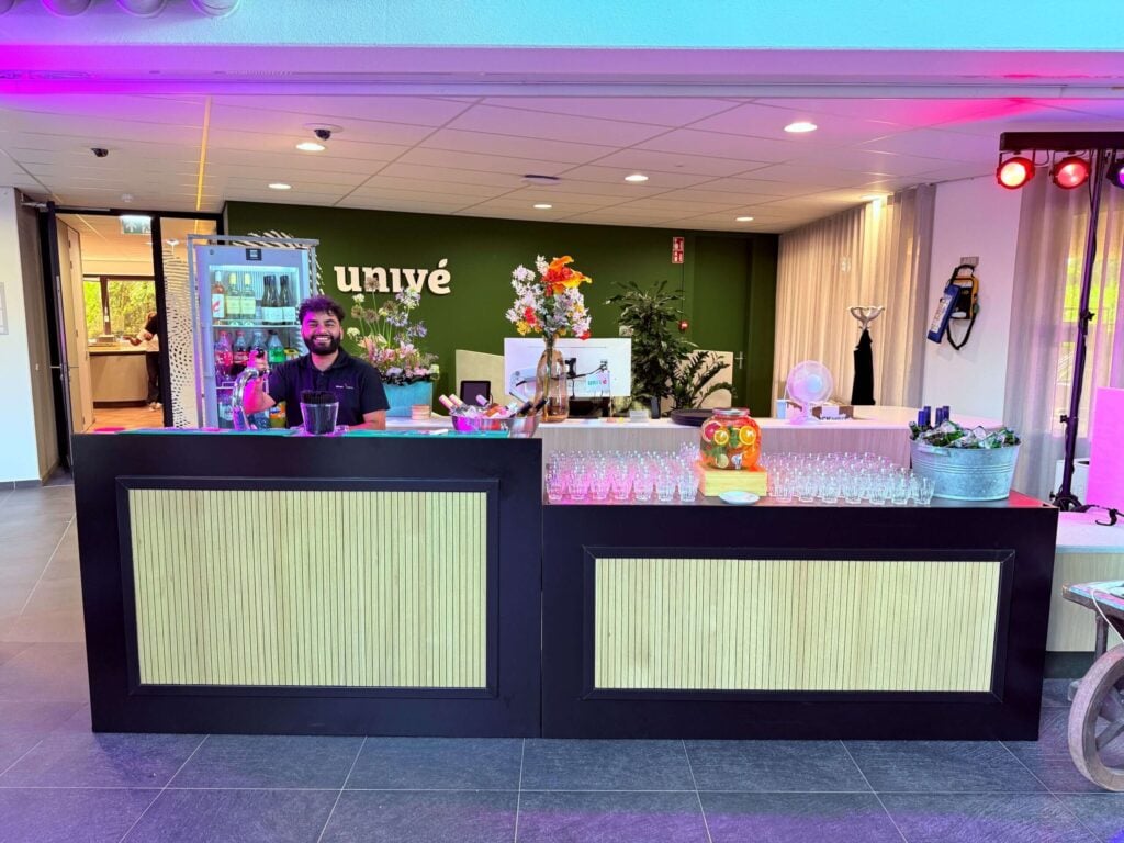 zomerbarbecue op eigen bedrijf Unive als start van de vakantie
