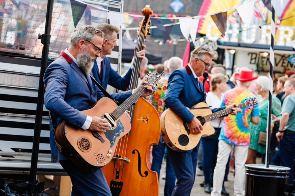 TVB Street Parade - F3 - personeelsfeest op eigen locatie georganiseerd door evenementenbureau Advance Events - mobiel trio met parade muziek