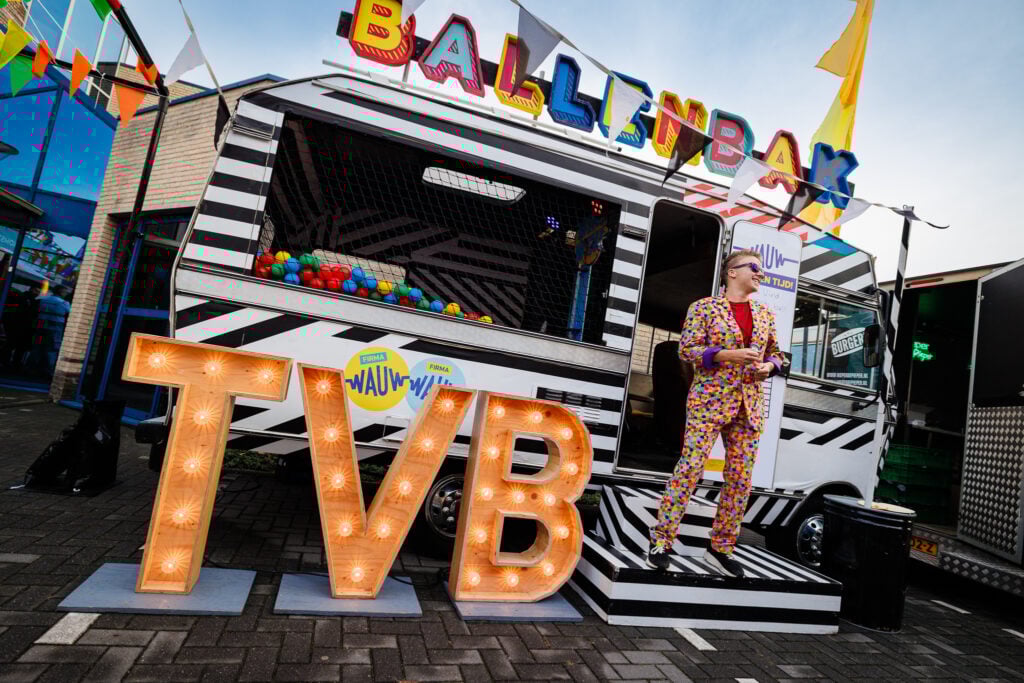 TVB Street Parade - F11 - personeelsfeest op eigen locatie georganiseerd door evenementenbureau Advance Events - ballenbak camper