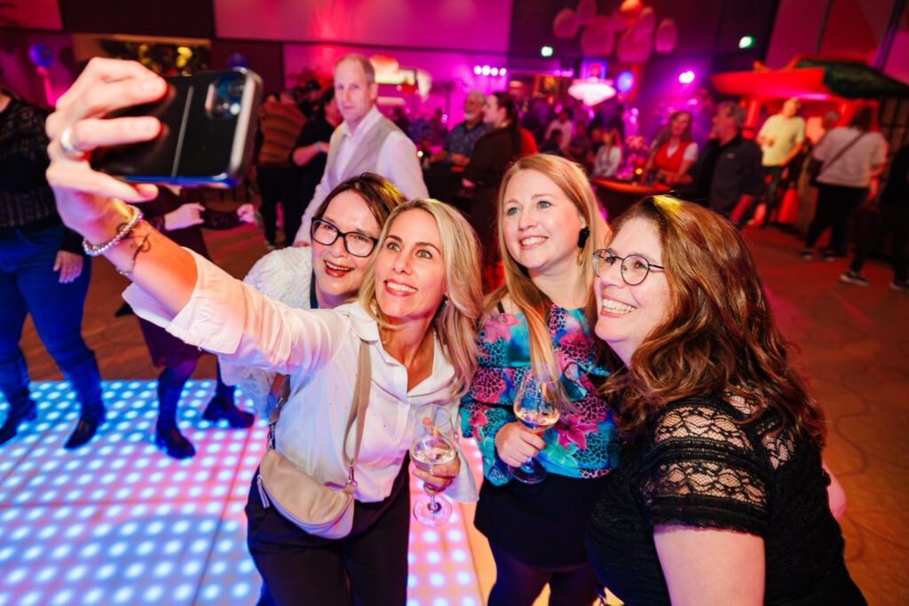 Around the World - wereldfeest - dansvloer 01 - personeelsfeest - advance events - themafeest - bedrijfsfeest