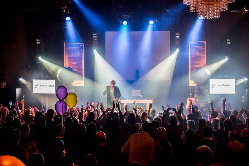 Personeelsfeest op maat, 04, evenementenbureau Advance Events, maatwerk bedrijfsfeest, feest, optreden bekende artiest