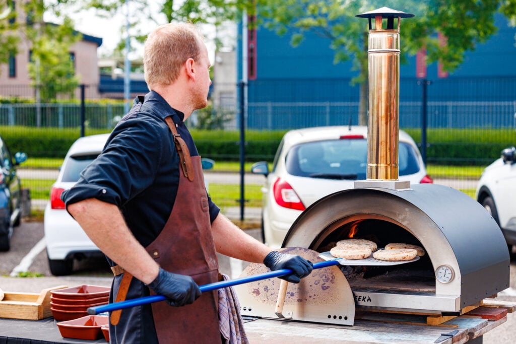 make your own pizza tijdens de zomerparty op het bedrijf - advance events