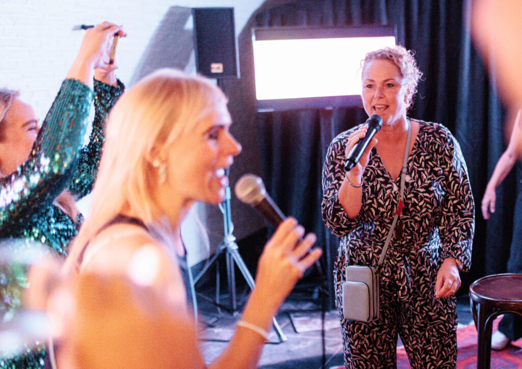 karaoke cafe tijdens een personeelsfeest door Advance Events