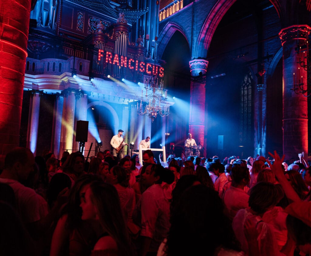 bedrijfsfeest organiseren in een externe locatie zoals een kerk, kasteel, museum of industrieel erfgoed door eventbureau advance events