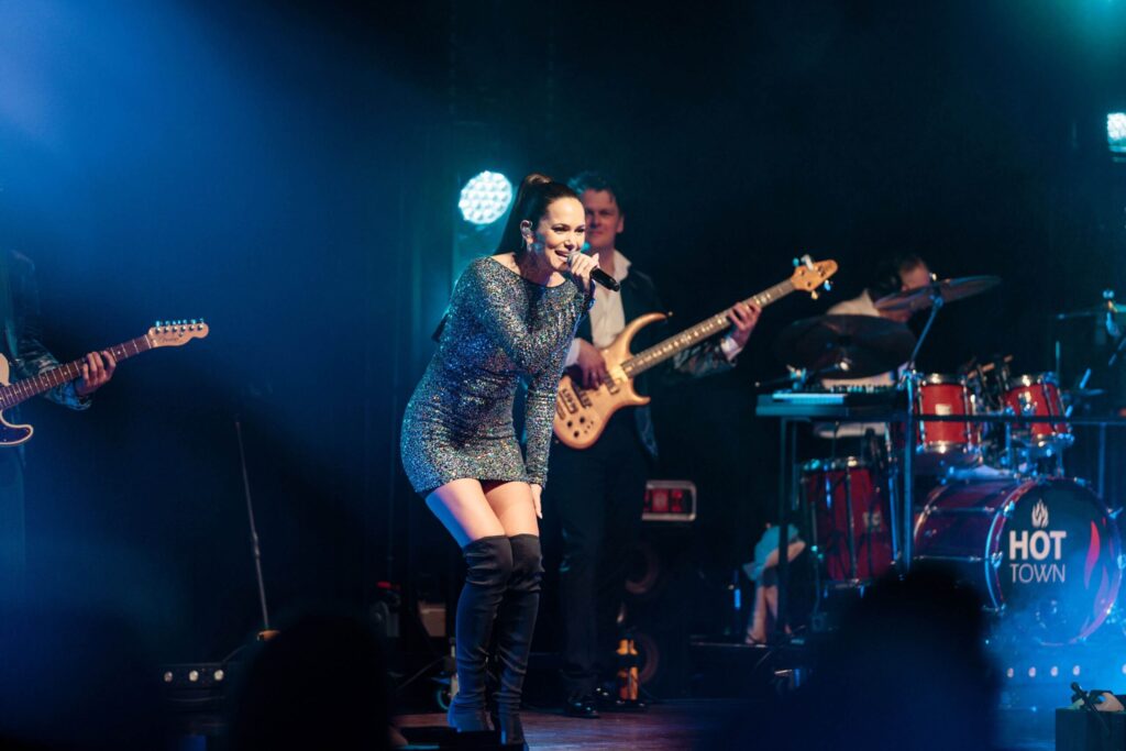 Zangeres - optreden - Podium programma - organiseren - evenementen - feestavond