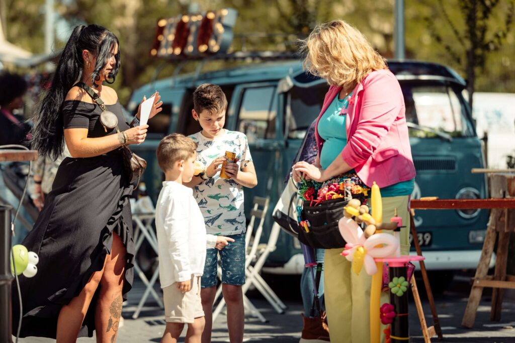 ballonartiest- familiedag- festival vermaak- sfeer- entertainment