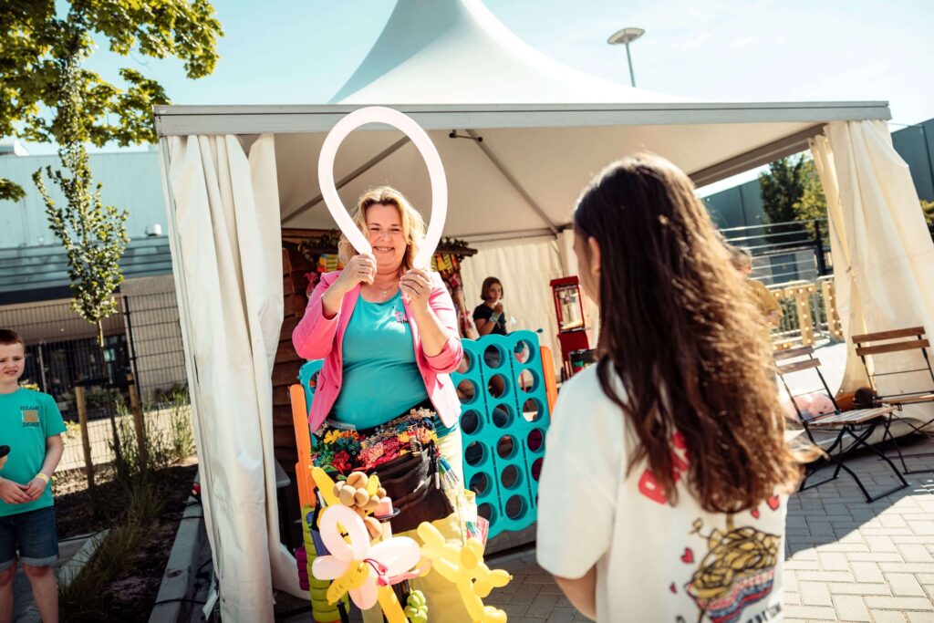 ballonartiest- kids- entertainment- amusement- festival