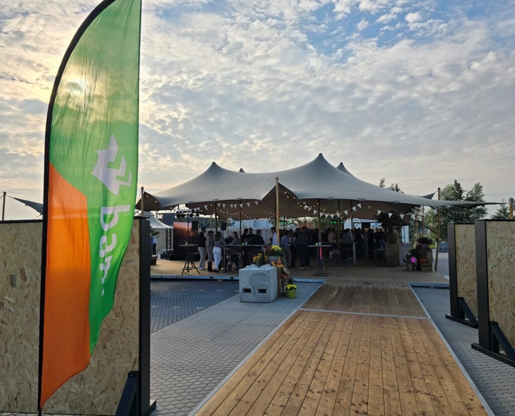bouwevenement - bouw evenement rondom de opening van bouw houtbouw - evenement op de bouwplaats door advance events