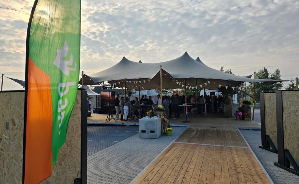 bouwevenement - bouw evenement rondom de opening van bouw houtbouw - evenement op de bouwplaats door advance events