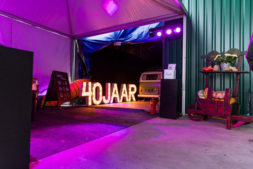 jubileum- lichtletters- feest- shared diner- bbq