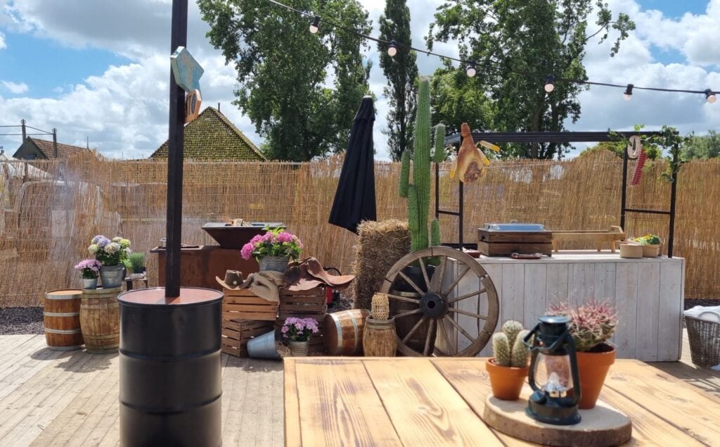personeelsfeest op eigen locatie in de zomer - wild west summerparty - themafeest van A tot Z georganiseerd door Advance Events