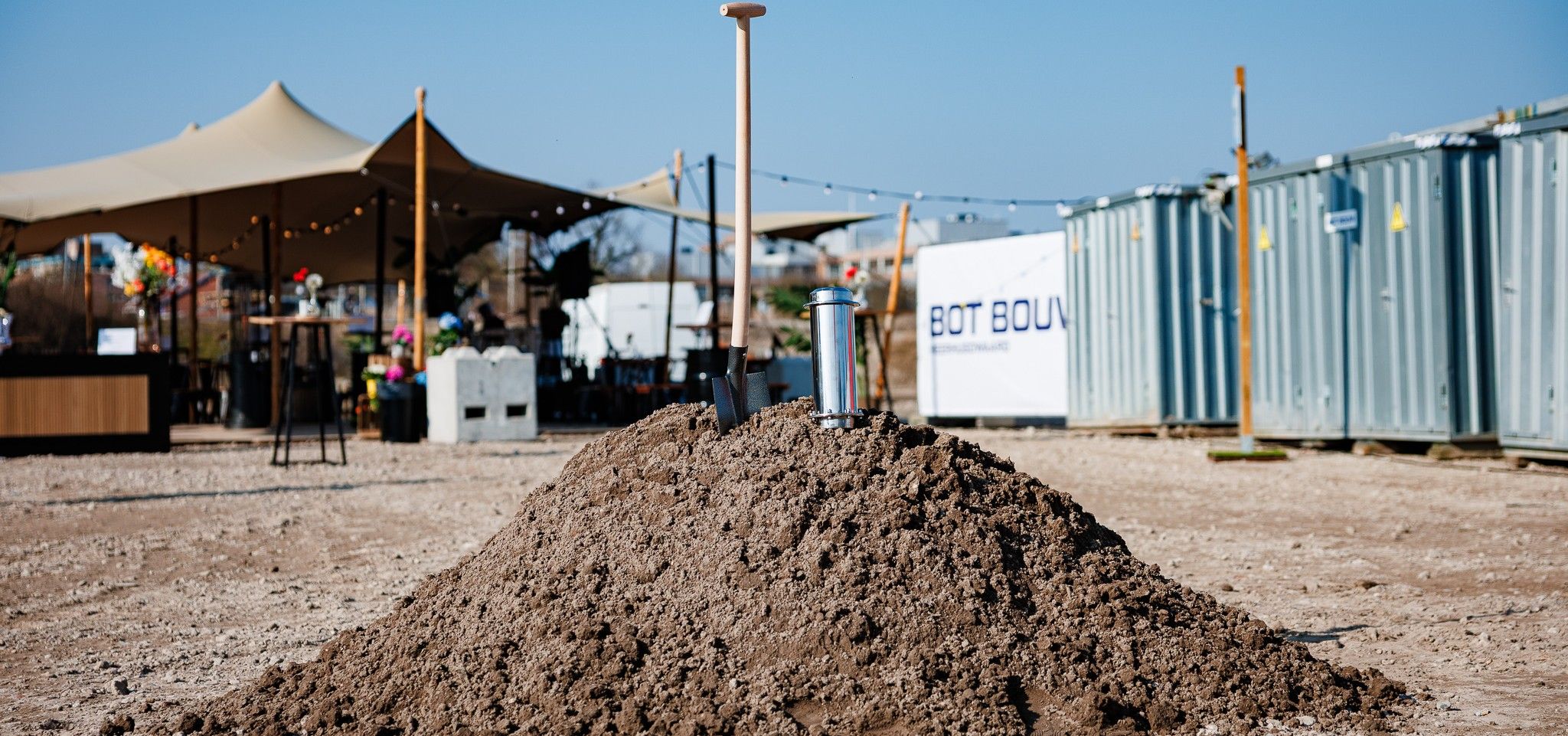 start-bouw evenement met ingraven van een tijdscapsule met items van de toekomstige bewoners - advance events 2026