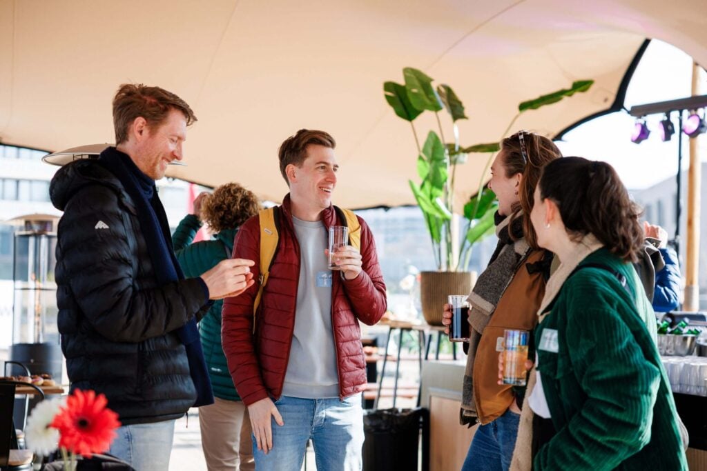 start bouw event- stretchtent- toekomstige bewoners