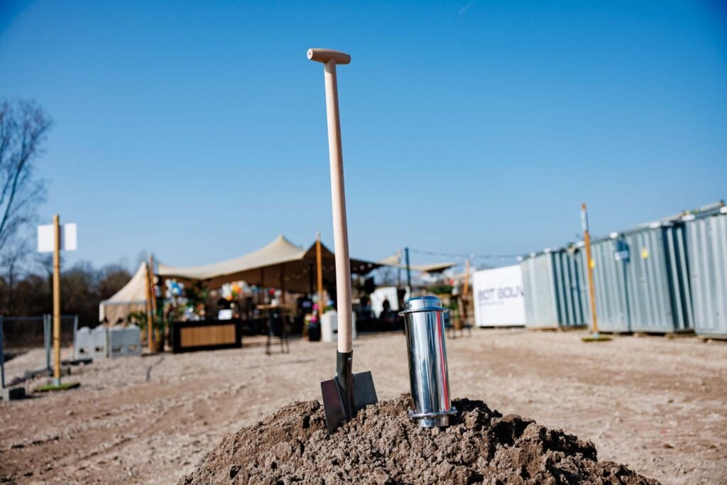 start bouw- tijdscapsule bedraven