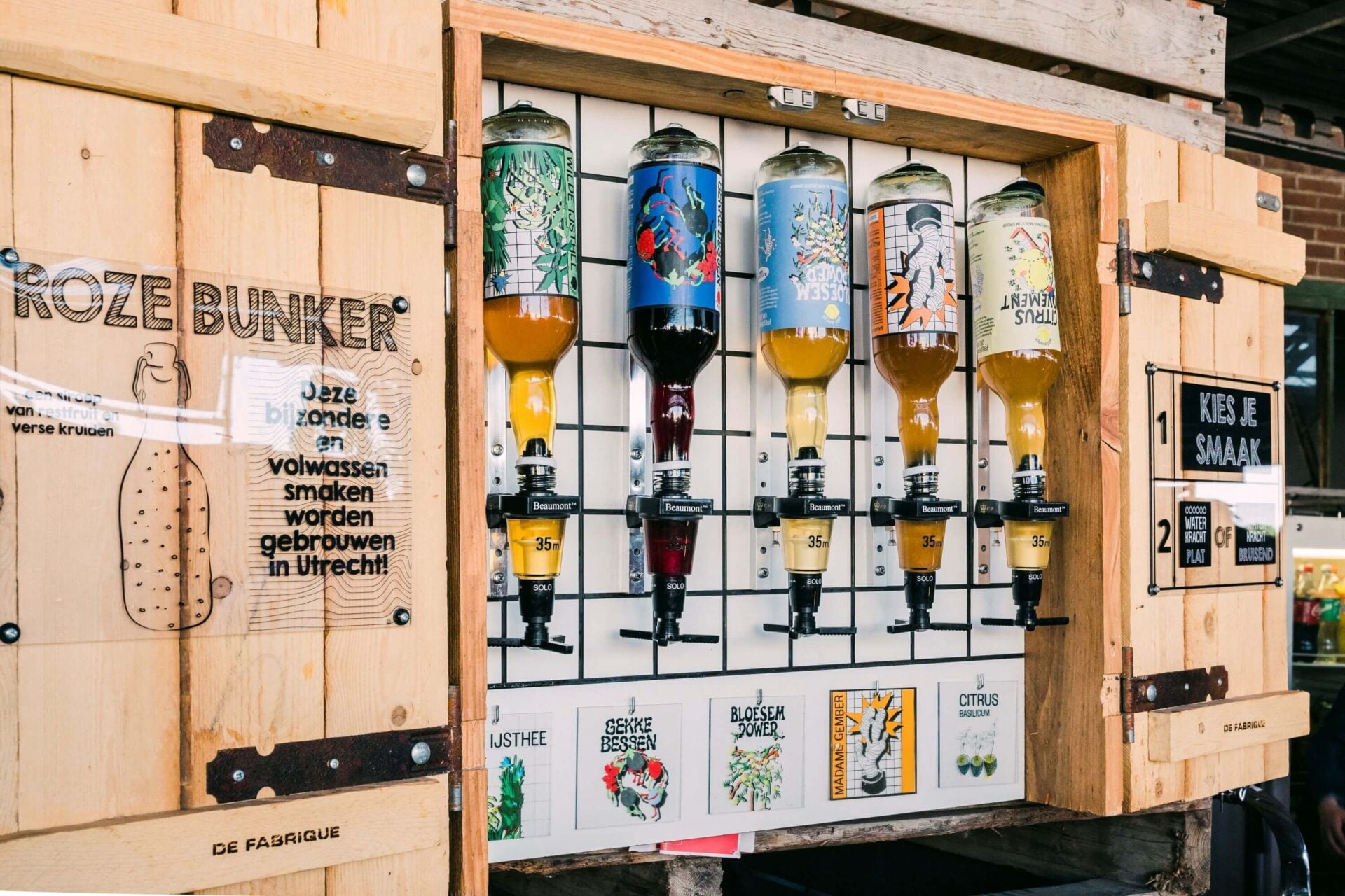 foodtrucks en festival drinks op bijzondere wijze gepresenteerd tijdens een festival op eigen locatie
