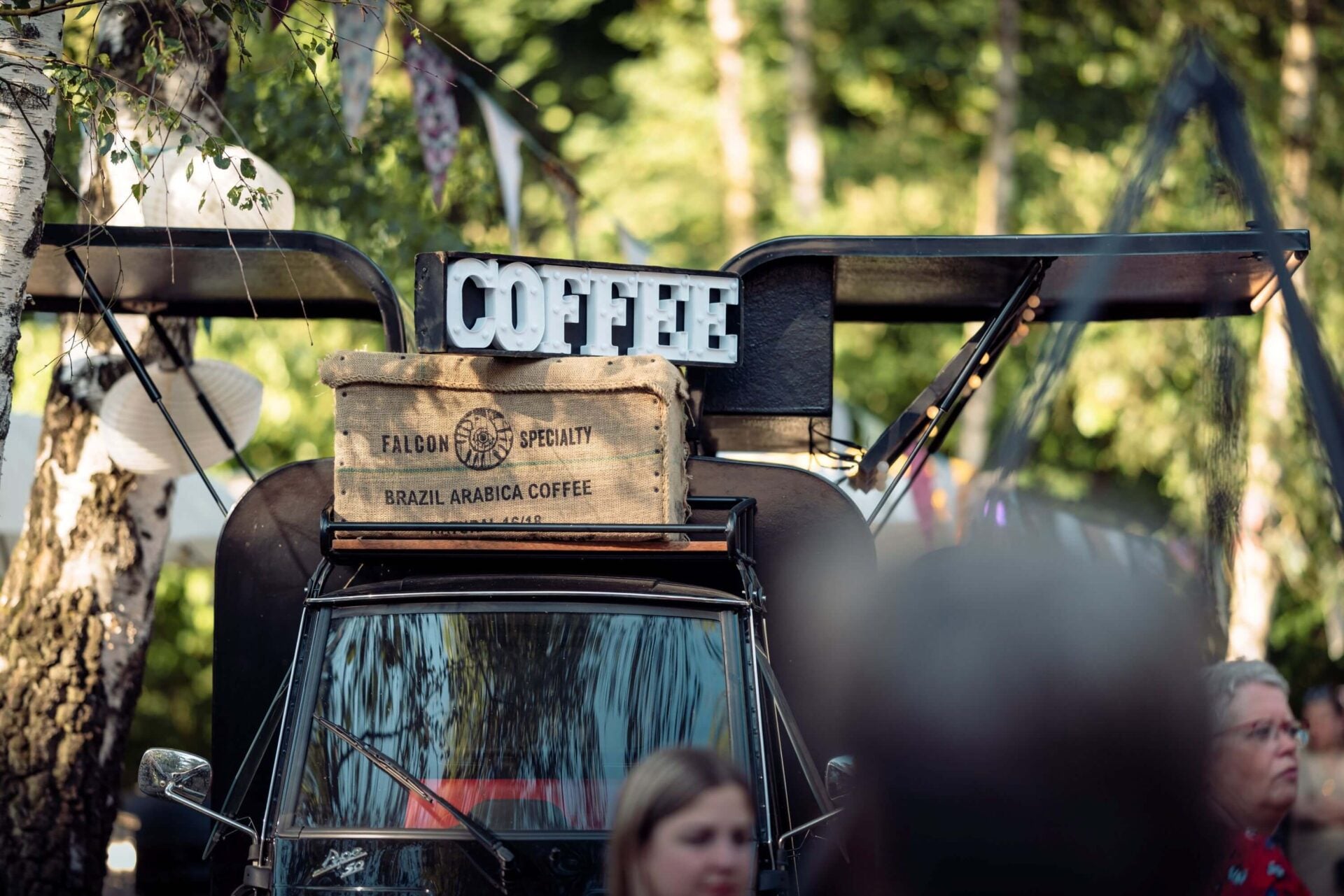 piaggio en foodtrucks voor een festival op locatie - bedrijfsfestival op eigen terrein voor bedrijven